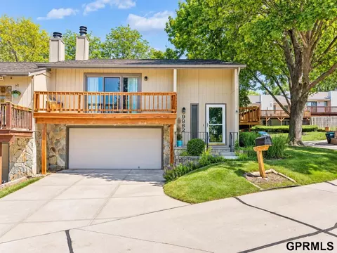 9362 Decatur Plz, Omaha, NE 68114