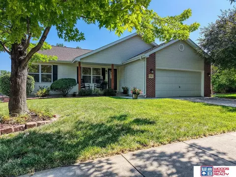 530 W Carrine Dr, Lincoln, NE 68521