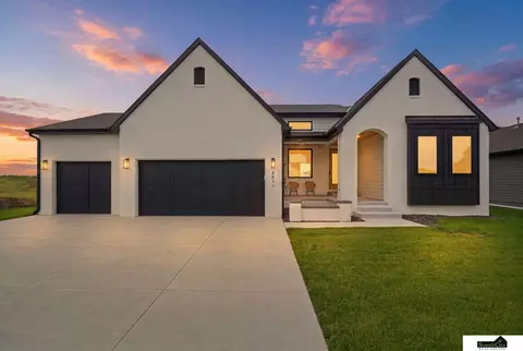8811 Dragonfly Ln, Lincoln, NE 68526