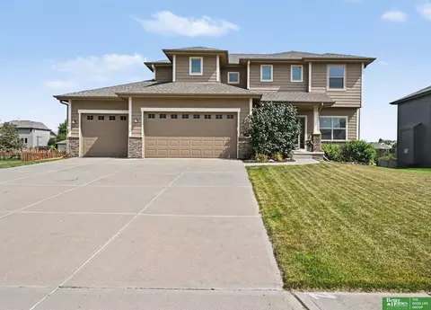 1410 Hardwood Dr, Papillion, NE 68046