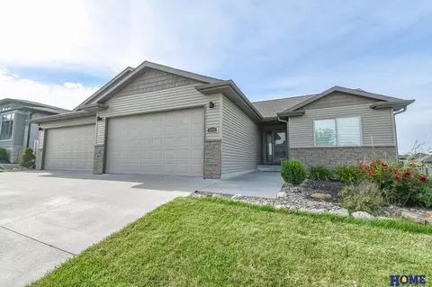 7535 Tavin Dr, Lincoln, NE 68516