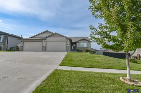7535 Tavin Dr, Lincoln, NE 68516