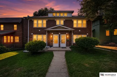 122 N 38th St, Omaha, NE 68131