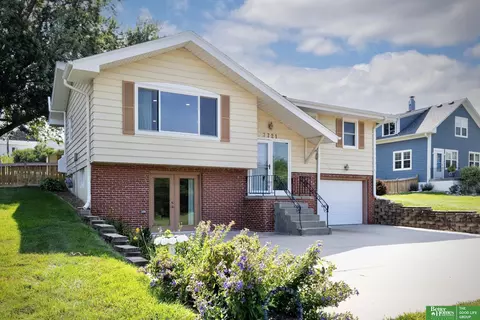 7721 S 42nd St, Bellevue, NE 68147