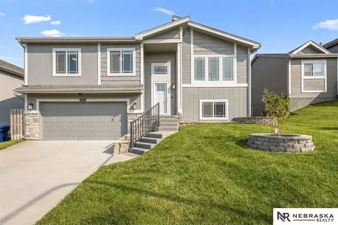 8626 Reynolds St, Omaha, NE 68122