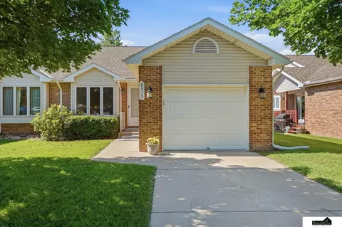 2515 Hollyhock Cir #16, Lincoln, NE 68521