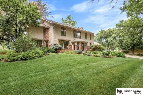 1222 N 101 Cir, Omaha, NE 68114