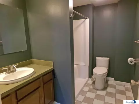 Bath - 1520 Ashland Ave, Beatrice, NE 68310 photo 5 of 7