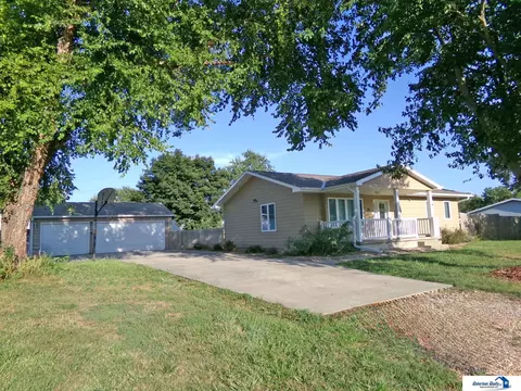 Exterior - 1520 Ashland Ave, Beatrice, NE 68310 photo 2 of 10