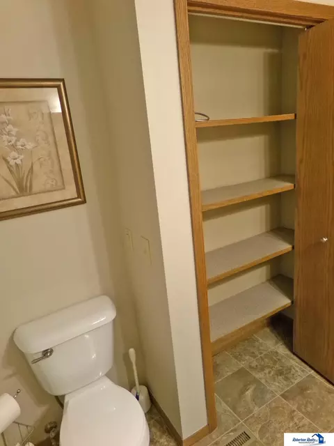 Bath - 1520 Ashland Ave, Beatrice, NE 68310 photo 3 of 7