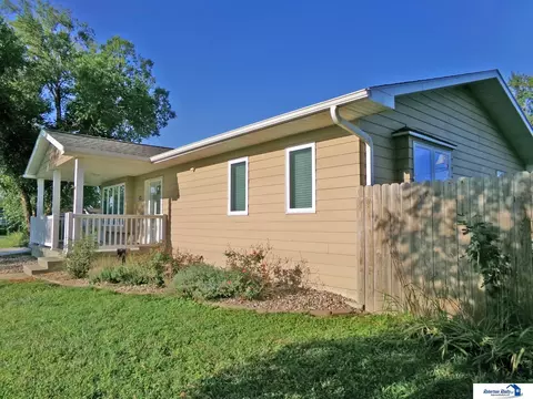 Exterior - 1520 Ashland Ave, Beatrice, NE 68310 photo 6 of 10