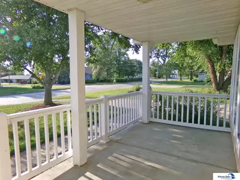 Exterior - 1520 Ashland Ave, Beatrice, NE 68310 photo 8 of 10