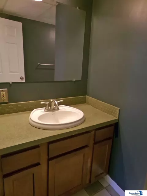 Bath - 1520 Ashland Ave, Beatrice, NE 68310 photo 7 of 7
