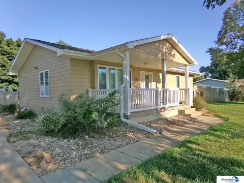 Exterior - 1520 Ashland Ave, Beatrice, NE 68310 photo 5 of 10
