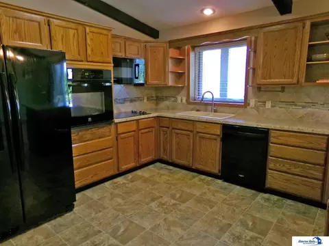 Kitchen - 1520 Ashland Ave, Beatrice, NE 68310 photo 4 of 13