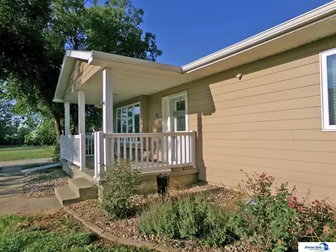 Exterior - 1520 Ashland Ave, Beatrice, NE 68310 photo 7 of 10