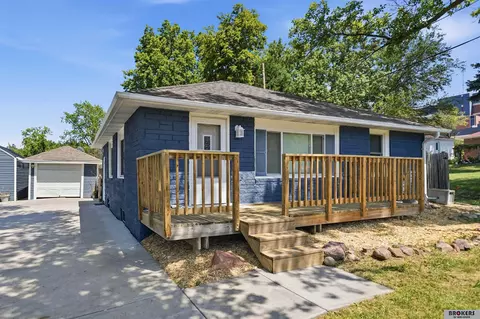 4710 Sumner St, Lincoln, NE 68506