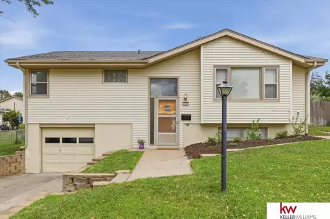723 Dublin Dr, Papillion, NE 68046