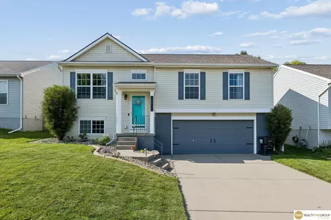 19631 Laci St, Omaha, NE 68135