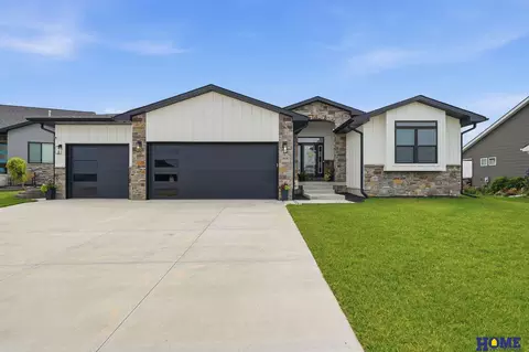 8716 S 83rd Ct, Lincoln, NE 68516