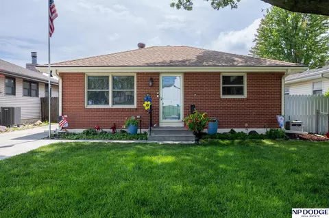 1215 Fairfield St, Lincoln, NE 68521