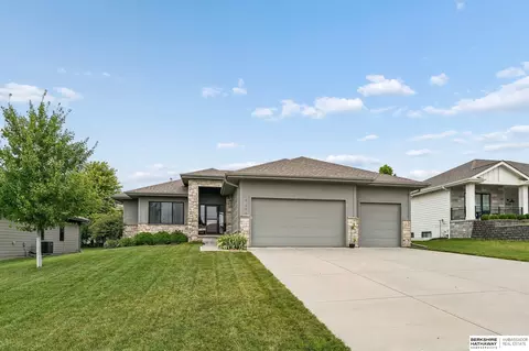 19266 Ruggles Cir, Elkhorn, NE 68022