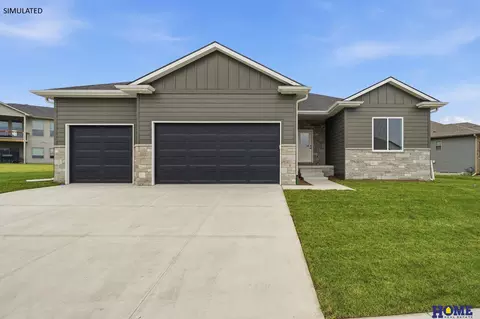 810 Dartford Ln, Lincoln, NE 68527