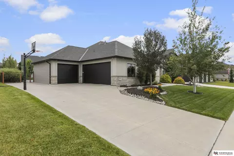 9631 Andermatt Dr, Lincoln, NE 68526