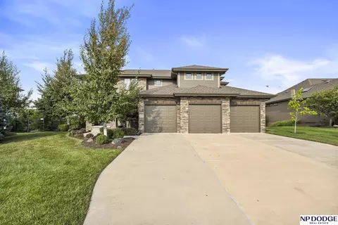 10122 S 124 St, Papillion, NE 68046