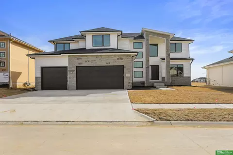 21439 Morning View Dr, Elkhorn, NE 68022