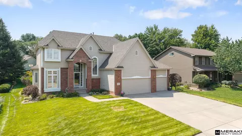 1303 Western Hills Dr, Papillion, NE 68046