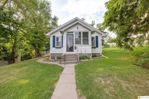 6771 Bedford Ave, Omaha, NE 68104