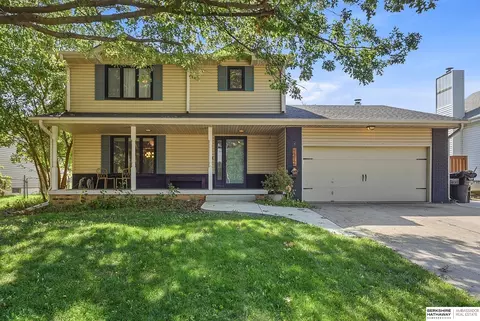 1212 Cedarwoods Dr, Papillion, NE 68046
