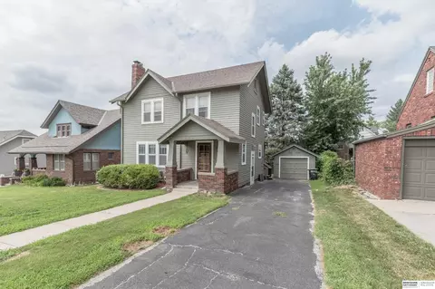 5628 Pierce St, Omaha, NE 68106