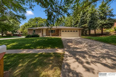 4201 Bel-ridge Dr, Lincoln, NE 68521