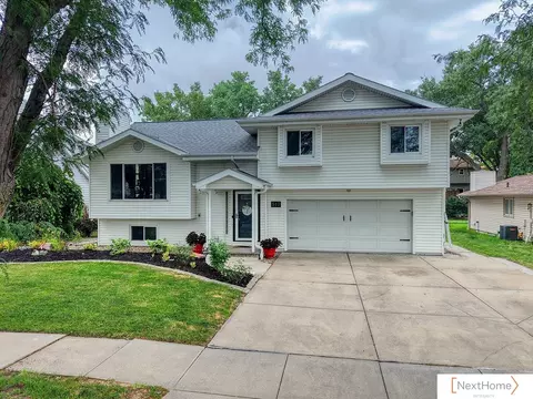 517 Lakeshore Dr, Lincoln, NE 68528