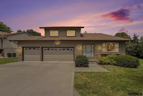9202 Adams St, Omaha, NE 68127