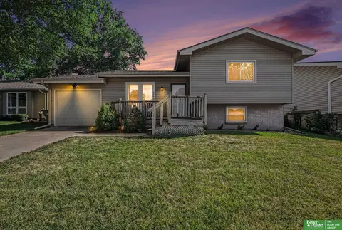 13523 Redwood St, Omaha, NE 68138