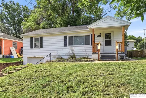 4725 B St, Omaha, NE 68106