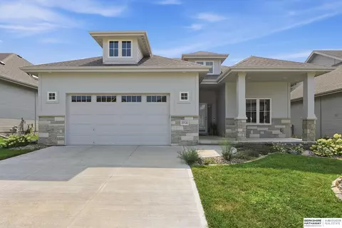 10726 S 127th Plz, Papillion, NE 68138