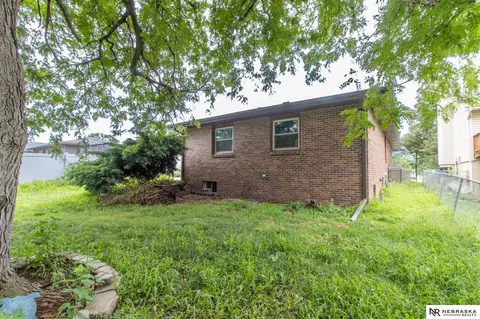 Exterior - 7200 Eagle Dr, Lincoln, NE 68507 photo 8 of 8