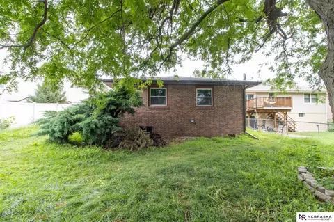 Exterior - 7200 Eagle Dr, Lincoln, NE 68507 photo 7 of 8