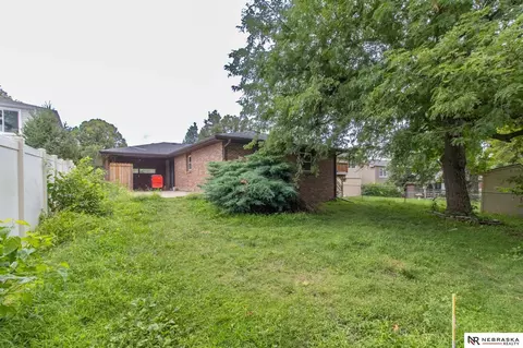 Exterior - 7200 Eagle Dr, Lincoln, NE 68507 photo 6 of 8