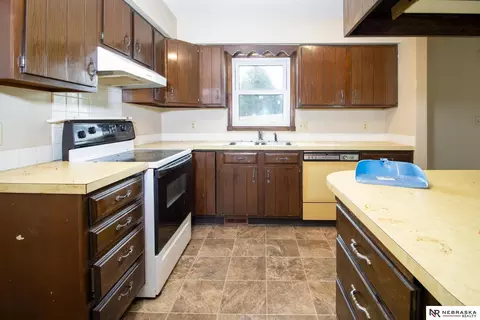 Kitchen - 7200 Eagle Dr, Lincoln, NE 68507 photo 2 of 3