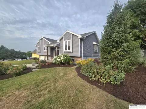 1533 Trumball Ter, Plattsmouth, NE 68048