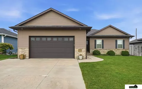 9625 S 71 St, Lincoln, NE 68516
