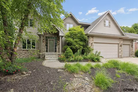 168 S 167th St, Omaha, NE 68118