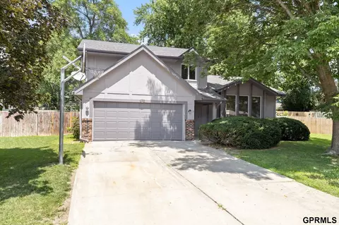 10754 Suffolk Cir, Omaha, NE 68127