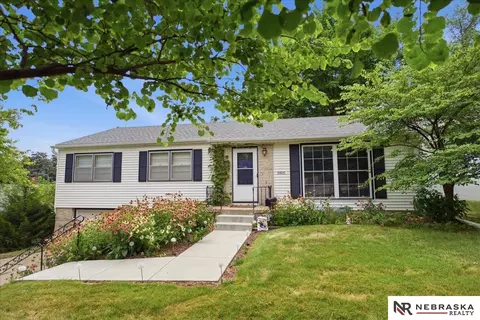 5805 Charles St, Omaha, NE 68132