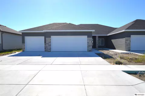 4921 Donnette Dr, Lincoln, NE 68514